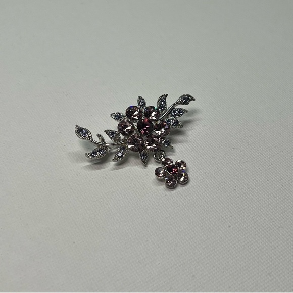 VINTAGE Silver Tone Dark Rhinestone Floral Brooch w/ Floral Drop Dangle - Picture 2 of 7